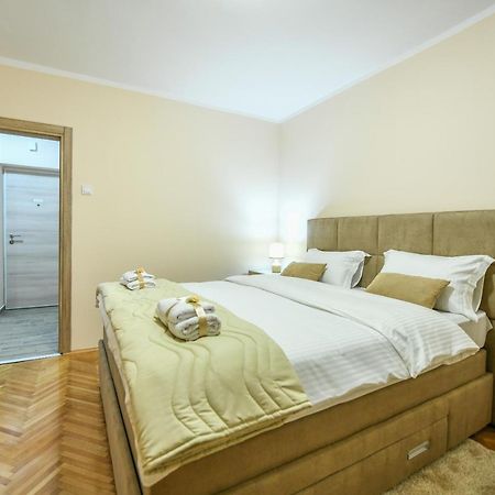 Apartman Centar 2 Podgoriţa Exterior foto