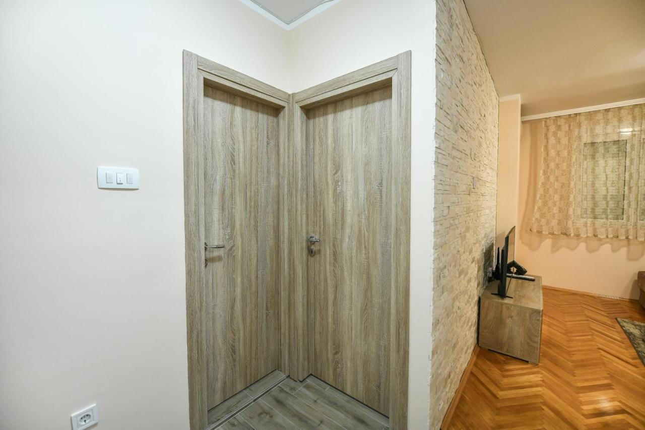 Apartman Centar 2 Podgoriţa Exterior foto