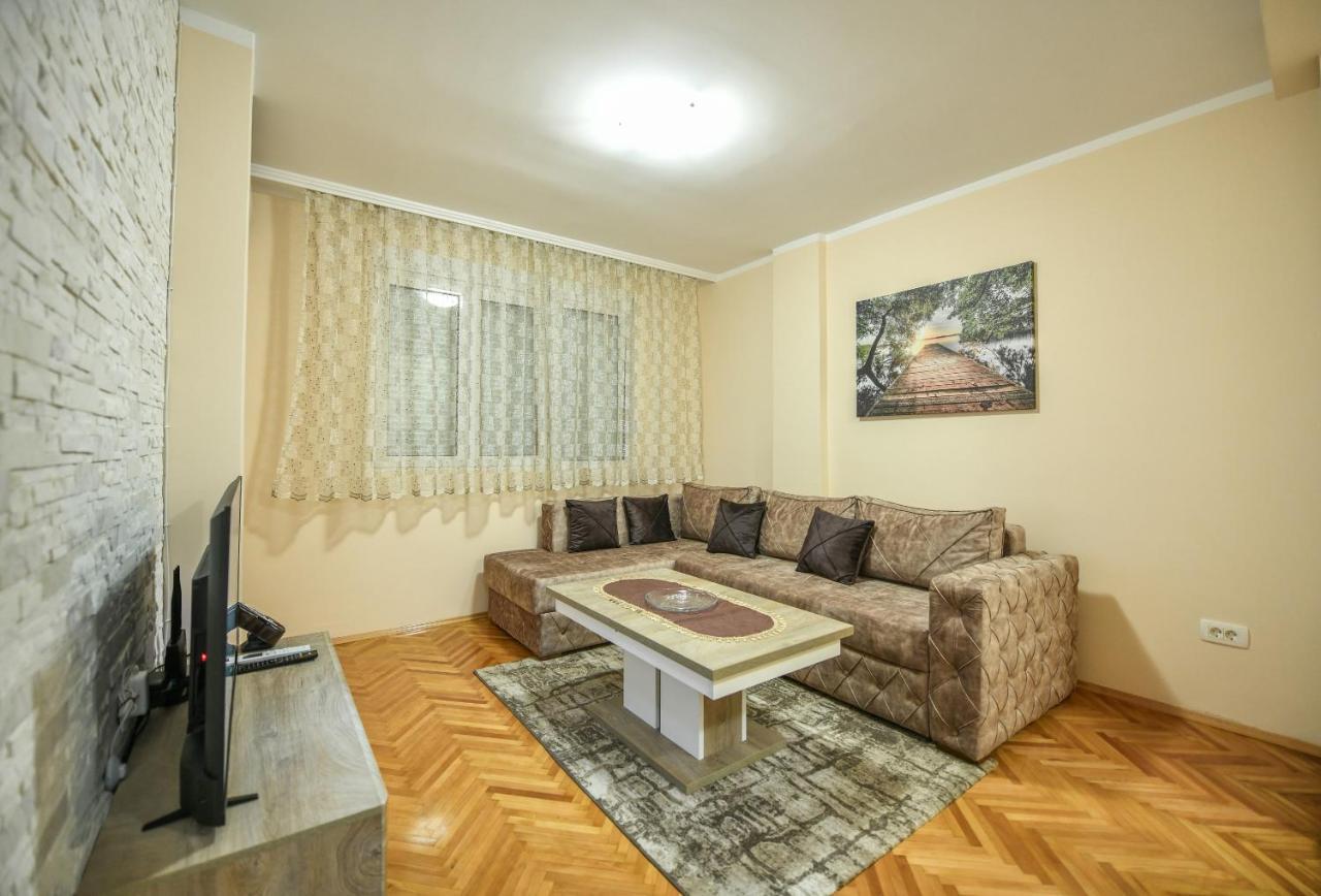 Apartman Centar 2 Podgoriţa Exterior foto